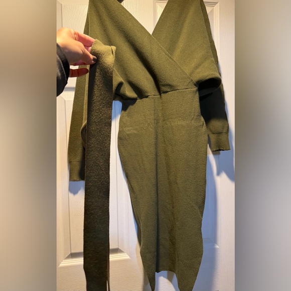 Olive green fitted V neck sweater dress - Picture 9 of 10